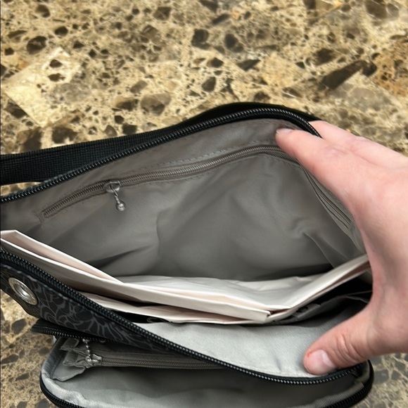 NWOT Baggallini Charcoal Floral Crossbody Bag - Picture 6 of 6